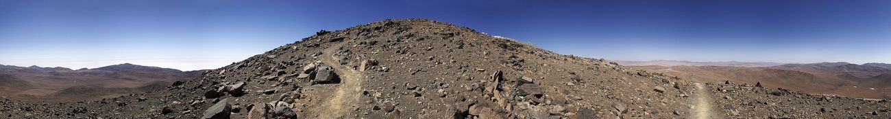 Панорамный снимок вблизи Паранальской обсерватории, высота около 2600 метров над уровнем моря