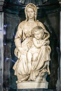 Мадонна Брюгге. 1501—1504, мрамор. Церковь Богоматери, Брюгге, Бельгия