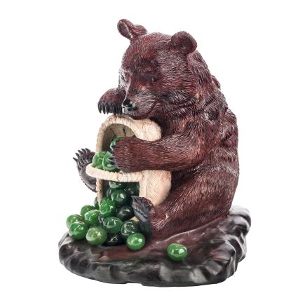 Бурый медвежонок с яблоками (Виктор Моисейкин)
