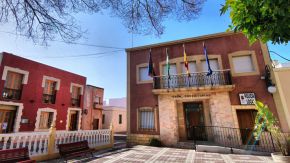 Casa Consistorial y Plaza de la Constitución de Rioja, en Almería (España).jpg