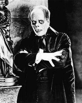 Лон Чейни в роли Эрика экранизации «Призрак Оперы» 1925 года