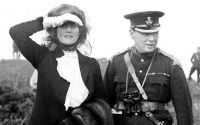 У. Черчилль с женой, 1910