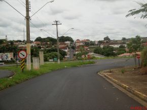 Cidade de Tabapuã vista do trevo da Rodovia vicinal Dr. Alberto Ortenblad, que liga Tabapuã a Novais. Este trevo também dá acesso as cidades de Olímpia e Catiguá, passando pelo anel viário de Tabapuã - panoramio.jpg