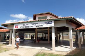 Colégio Estadual Antonio Mota Bittencourt (Barra do Rocha).jpg