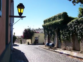 Colonia del Sacramento calle típica.JPG