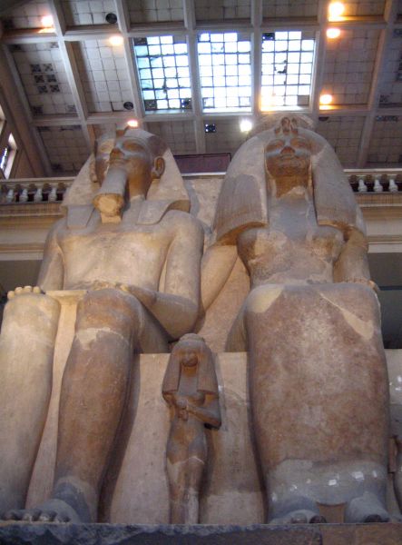 Файл:Colossal Amenhotep III statue.jpg
