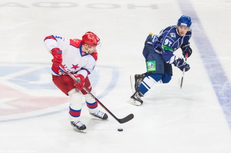 Datsyuk and Gusev 2012-11-30 Amur Khabarovsk—CSKA Moscow KHL-game.jpeg