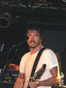 Дэйв Грол выступает со своей группой Foo Fighters в 2006 году