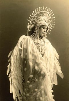 Елена Степанова в партии Царевны-Лебеди, «Сказка о царе Салтане», 1913