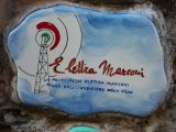 Стелла в итальянском городе-курорте Алассио с автографом Элеттры Маркони и надписью «Принцесса Элеттра Маркони, дочь изобретателя радио»