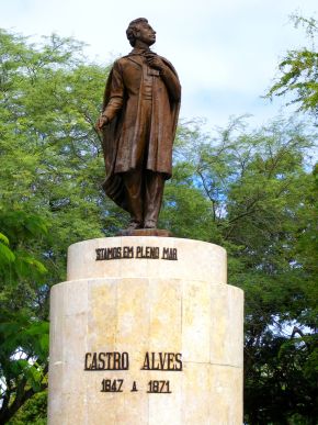 Estátua do Poeta Castro Alves.jpg