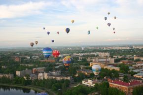 Hot air balloon festival Velikiye Luki, Pskov Region.jpg