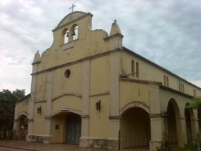 Iglesia San Isidro Labrador de Itapé.jpg