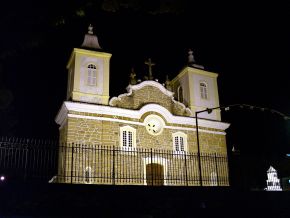 Igreja Matriz de Carrancas.jpg