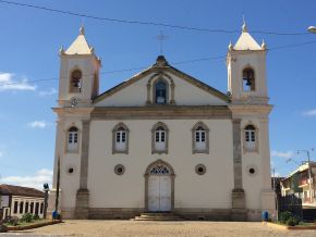 Igreja Matriz de Nazareno - MG - panoramio.jpg