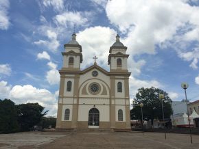 Igreja Matriz de S. Sebastião, Areado, MG - panoramio.jpg