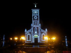 Igreja Matriz de Santa Rita de Cássia em Sales Oliveira decorada em época natalina. - panoramio (1).jpg