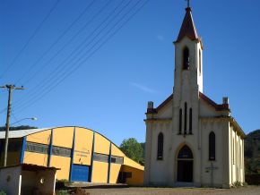 Igreja Santa Terezinha - Encantado-RS - panoramio.jpg