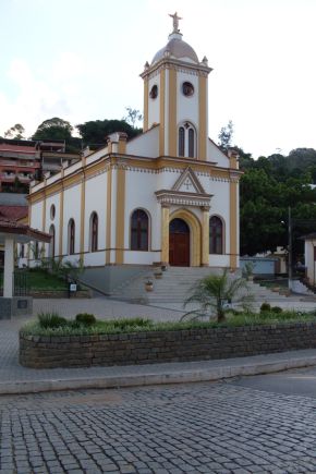 Igreja católica Matriz de Alto Jequitibá.jpg