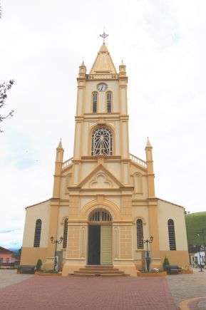 Igreja de Santa Isabel - Piranguinho, Minas Gerais.jpg