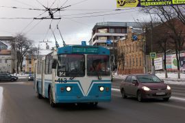 Троллейбус маршрута № 2 на Площади Революции