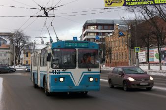 Троллейбус маршрута №2 на площади Революции