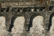Поребрик и «ломбардская арка»