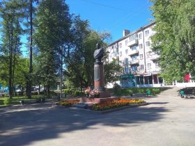 Памятник маршалу Советского Союза А.М. Василевскому 1949 года, скульптор Е. В. Вучетич