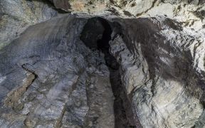 Эфирный грот (с «органной трубой») Ледяной пещеры в Кунгуре, Пермский край