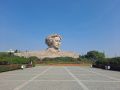 Статуя молодого Мао Цзэдуна на Мандариновом острове на реке Сянцзян у города Чанша провинции Хунань