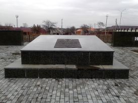 Mass grave of the Red Army soldiers who died during the 100-Day Battles 9.jpg