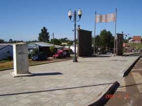 Memorial 100 anos demarcação Brasil-Argentina - 100 years memorial demarcation Brazil - Argentina - picture Eugênio Lazarotto - panoramio.jpg