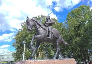 Памятник кинешемскому воеводе Фёдору Боборыкину и ополченцам