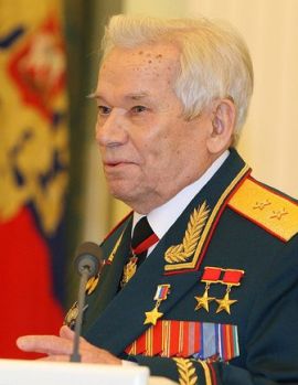 Михаил Калашников на своем 90-летнем юбилее 10 ноября 2009 г.