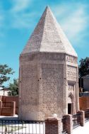 Гробница Юсифа ибн Кусейра в Нахичевани, построенная в 1162 году