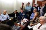 Обама, Байден в Ситуационной комнате следят за операцией по ликвидации Усамы бен Ладена, 2011г.