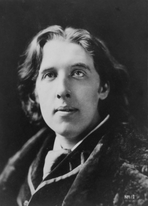 Oscar Wilde by Sarony 1882 01 cropped BW.png