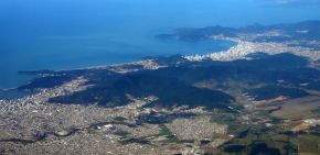 Panorama aereo Itajai Balnerio Cambriu 2006 06.jpg