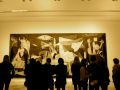 Вид на экспозицию картины Пикассо в Museum Museo Reina Sofia в Мадриде, (фото 2009 г.)