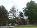 Памятник русскому Витязю, поражающему змея на территории ледового дворца «Витязь»