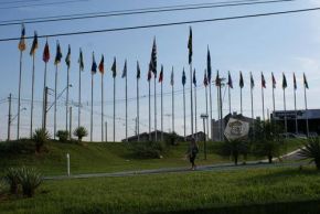 Praça das Bandeiras de Guapiaçu-SP.jpg