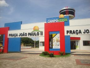 Praça em Campo Verde MT - panoramio.jpg