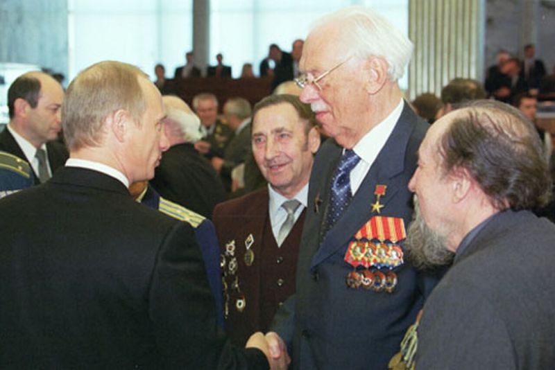 Файл:Putin and Sergey Mikhalkov.jpg