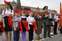 Торжественный прием в пионеры на Красной площади. Россия, Москва, 16 мая 2010 г. Фото: Руслан Кривобок, РИА Новости