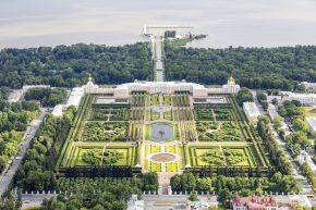 Вид с воздуха на Верхний сад, Большой дворец и Большой каскад