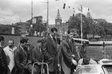 Советская сборная прибыла в Чили, 17 мая 1962 года; Чохели в центре, смотрит вниз
