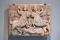 Элиф - известняковая плита из церкви в Амасее, Малая Азия. Изображены два воина, названных в надписях Феодором и Георгием, каждый вонзает копье в своего врага. XIII век, Афины, музей Бенаки.