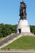 Sowjetisches Ehrenmal im Treptower Park-23. Juni 2016.jpg