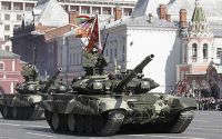 Танк Т-90 на параде в Москве