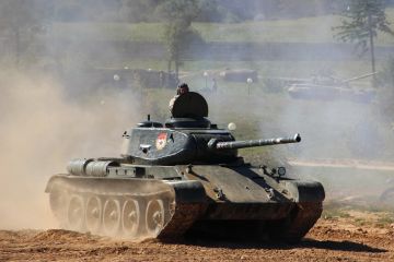 Советский танк Т 44 на Линии Сталина (Беларусь)